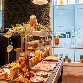 Frühstück Trafo Hotel Lobby Bar Market